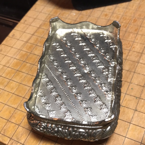 Embossed Silver Metal Jewelry Box Courting Couples GVC Japan 3.75”Lx2.5”Wx2”H - Picture 8 of 12